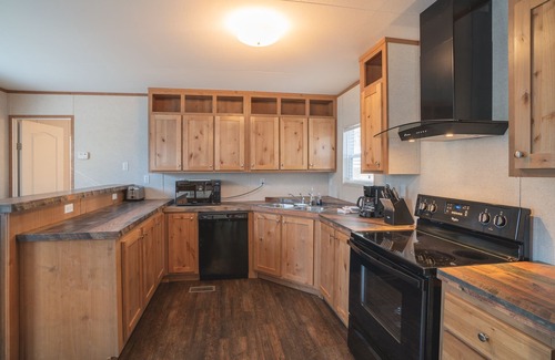 Royal House | Mobile Home E-2 at Safe Harbor Brady Mountain on Lake Ouachita!