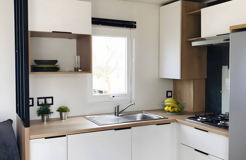 Bretagne-d'Armagnac RV Rental | Mobile Home 'Mobilhome Confort 6 Personnes 71' with Private Terrace, Private Garden and Wi-Fi