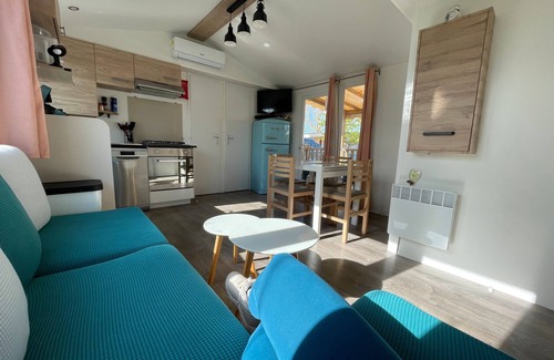 Torreilles House | Mobile Home 'La Cabane Du Sud' with Shared Pool, Private Terrace and Air Conditioning