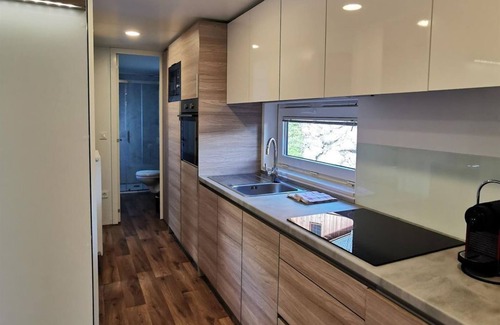 Heiligen Gestade House | Mobilheim, Bad, WC, 2 Schlafräume - Feriendorf Berghof