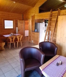Sternberg House | Mobilheim und Blockhaus mit Seeblick