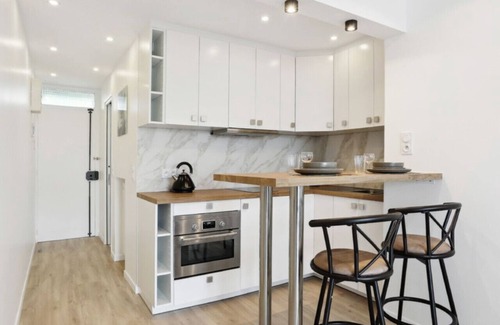 Republique–Point-du-Jour Apartment | Mobility lease - large studio - Paris