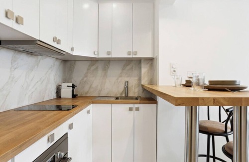 Republique–Point-du-Jour Apartment | Mobility lease - large studio - Paris