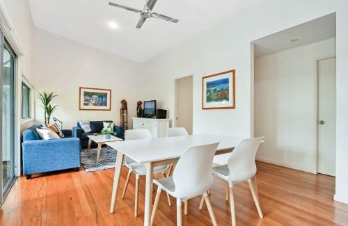 Boomerang Beach House | Mobys Resort 08