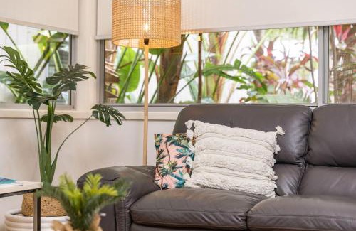 Boomerang Beach House | Mobys Resort 35