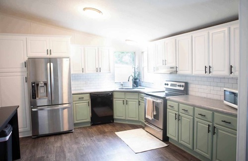 Amanda House | Moccasin Creek Cottage - Hocking Hills State Parks- Cozy back yard