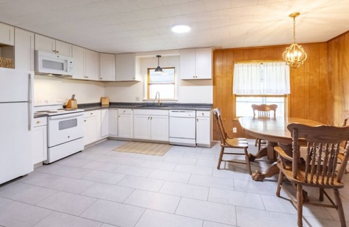 Town of Jerusalem House | Mod and Vine: 3BR Vineyard House