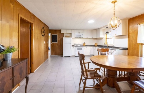 Town of Jerusalem House | Mod and Vine: 3BR Vineyard House