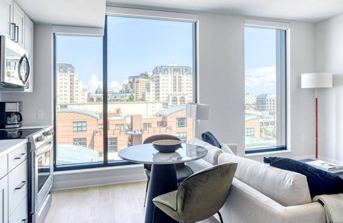 Golden Triangle Apartment | Mod Golden Triangle 1BR w/ Pool, Gym & W/D, next to Park, by Blueground