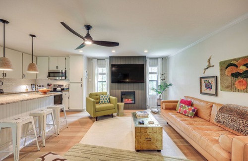 Seguin House | ‘Mod on the Guad’ Home w/Lake McQueeney Views!