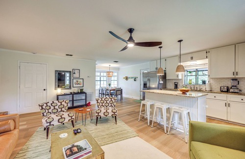 Seguin House | ‘Mod on the Guad’ Home w/Lake McQueeney Views!