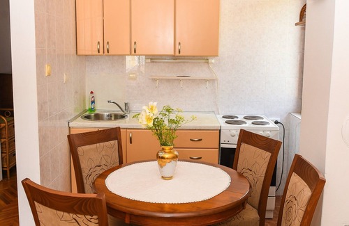 Bijeli do Apartment | Moderate Two Bedroom Apartment near city center