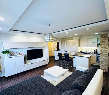 Michalovce Apartment | Moderný 2-spálňový apartmán Twins White s balkónom