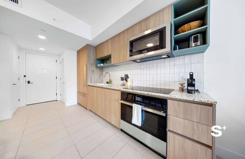 Downtown Miami Apartment | Modern 1-BD Condo in Downtown Miami | City Views, Gym, Spa & Wellness