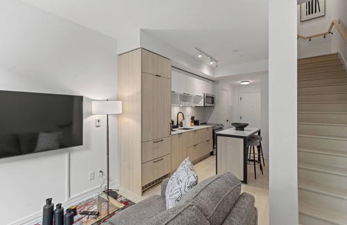 West Don Lands House | Modern 1 BDR 1.5 BTH Townhouse Distillery District