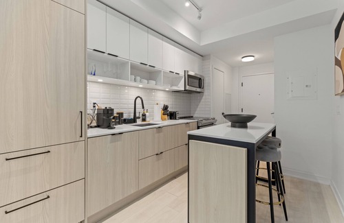 West Don Lands House | Modern 1 BDR 1.5 BTH Townhouse Distillery District