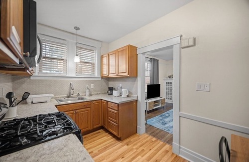Pittsburgh Apartment | Modern 1 Bdr Apt unit#2 Sleeps4