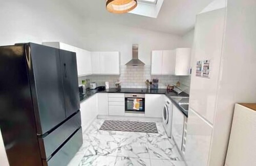 Tokyngton Apartment | Modern 1-Bed Apt 30min to Central London & Parking