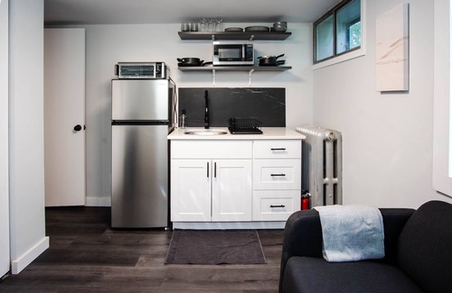 Riverview Apartment | Modern 1 bed basement unit for traveling professionals with garage and laundryn