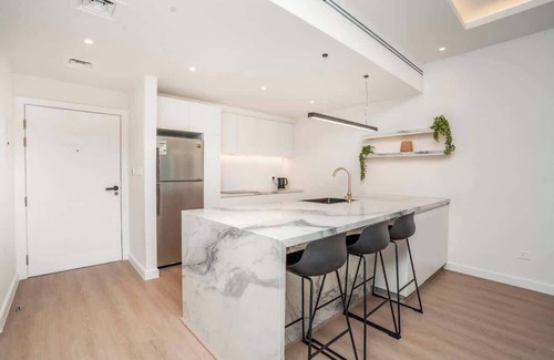 The Greens Apartment | Modern 1 bed - great location