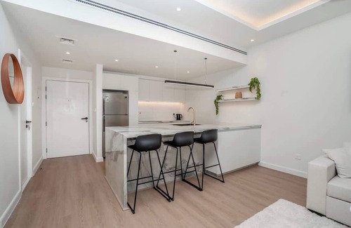 The Greens Apartment | Modern 1 bed - great location