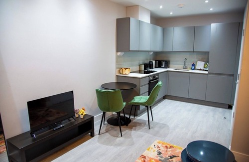 Slough Apartment | Modern 1-Bedroom Apartment in Slough with Parking