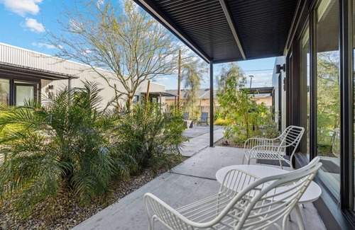 Camelback East Apartment | Modern 1-bedroom Apartment - 80 Walkscore!