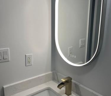 Markham Apartment | Modern 1-Bedroom Plus DenApartment in Markham with Free Parking