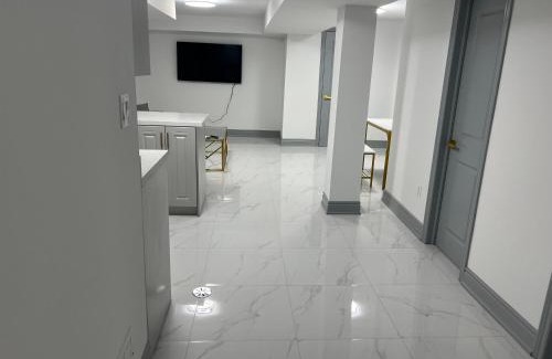 Markham Apartment | Modern 1-Bedroom Plus DenApartment in Markham with Free Parking