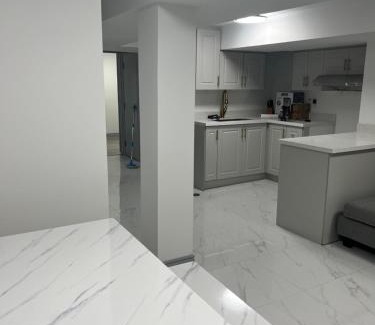 Markham Apartment | Modern 1-Bedroom Plus DenApartment in Markham with Free Parking