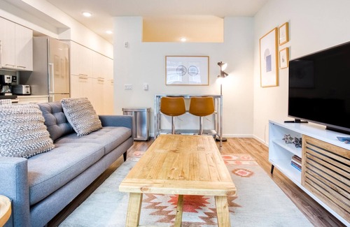 Mercer Island Apartment | Modern 1 Bedroom on Mercer Island