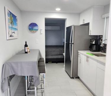 Delray Beach Apartment | Modern 1 bedroom Vacation apartment with Pool C