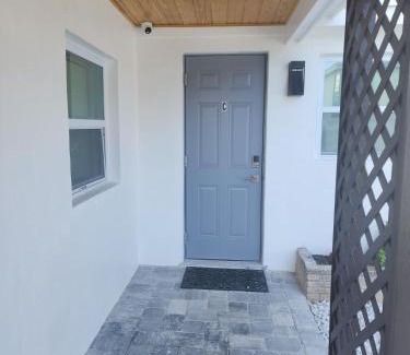 Delray Beach Apartment | Modern 1 bedroom Vacation apartment with Pool C