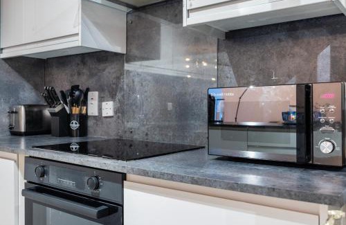 Upper Edmonton Apartment | Modern 1 BR Apartment North London