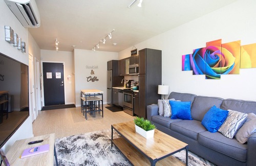 Powderhorn Apartment | Modern 1 BR, Free Parking, Fast Wi-Fi, W/D, Desk