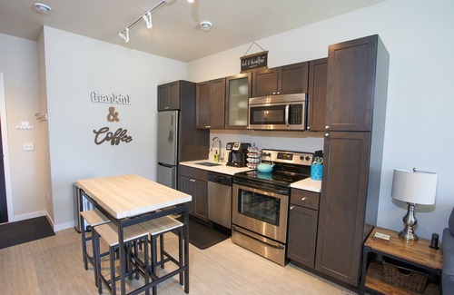 Powderhorn Apartment | Modern 1 BR, Free Parking, Fast Wi-Fi, W/D, Desk
