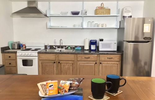 Juneau House | Modern 1 BR House w/comfy bed, minutes from airport/ferry - self check in