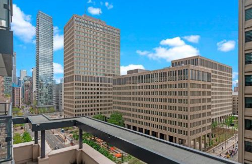 Bay Cloverhill Apartment | Modern 1BD Apartment with Balcony DT Toronto