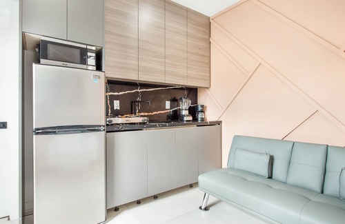 Ludlam Apartment | Modern 1BR 15min to MIA Kitchen & Private Entrance