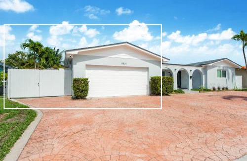 Ludlam Apartment | Modern 1BR 15min to MIA Kitchen & Private Entrance L08A