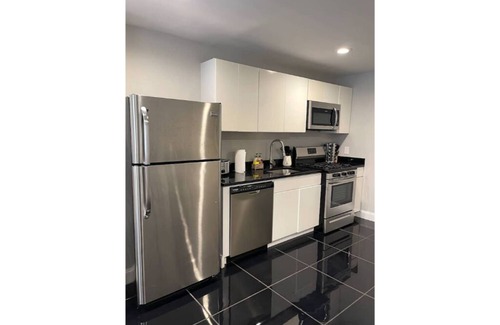 Albany Apartment | ★MODERN 1BR Apt w/PRIVATE deck! W/D★