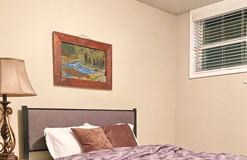 Loring Heights Apartment | Modern 1BR Apt w/ projector & popcorn maker