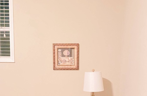Loring Heights Apartment | Modern 1BR Apt w/ projector & popcorn maker