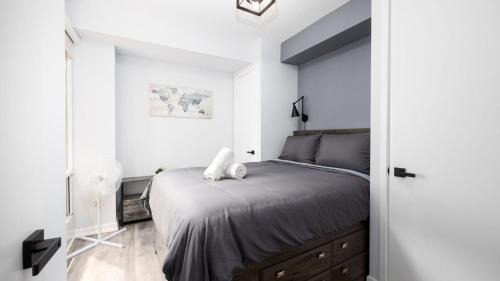 Bloor-Yorkville Apartment | Modern 1BR Condo in Church Yonge Corridor