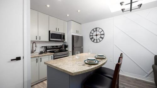 Bloor-Yorkville Apartment | Modern 1BR Condo in Church Yonge Corridor
