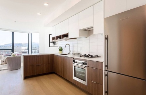Walnut Creek Condo | Modern 1BR Condo w/Rooftop Garden, Walnut Creek