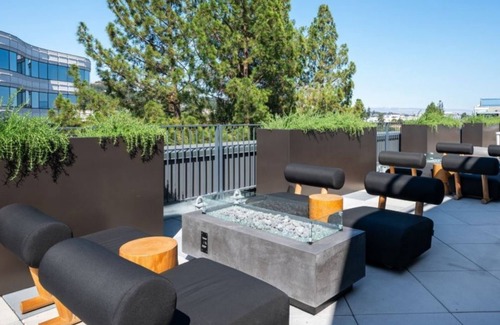 Walnut Creek Condo | Modern 1BR Condo w/Rooftop Garden, Walnut Creek