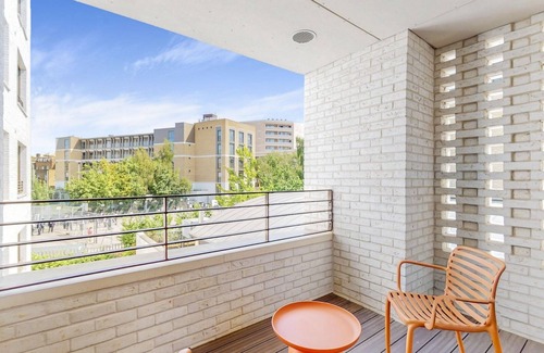 Haverstock Apartment | Modern 1BR Flat | Balcony & Near Tube | Pass the Keys
