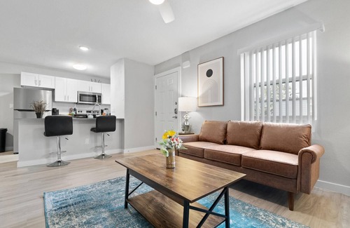 Hyde Park Apartment | Modern 1BR Near UT Hyde Park Evonify