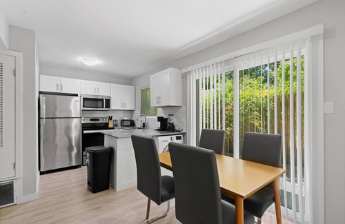 Hyde Park Apartment | Modern 1BR Near UT Hyde Park Evonify